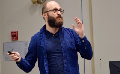 JSA 2018 Postdoc Prize Winner Cristiano Fanelli, gesturing while presenting his research