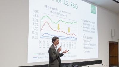 A speaker makes a presentation at the 2019 JLUO meeting