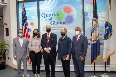 Newport News Mayor McKinley Price, Representative Elaine Luria, Jefferson Lab Director Stuart Henderson, Secretary Granholm and Representative Bobby Scott