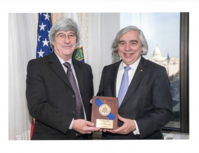 Jefferson Lab Director Hugh Montgomery receives The Secretary’s Distinguished Service Award